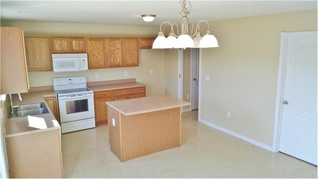 Building Photo - 1523 Singh St