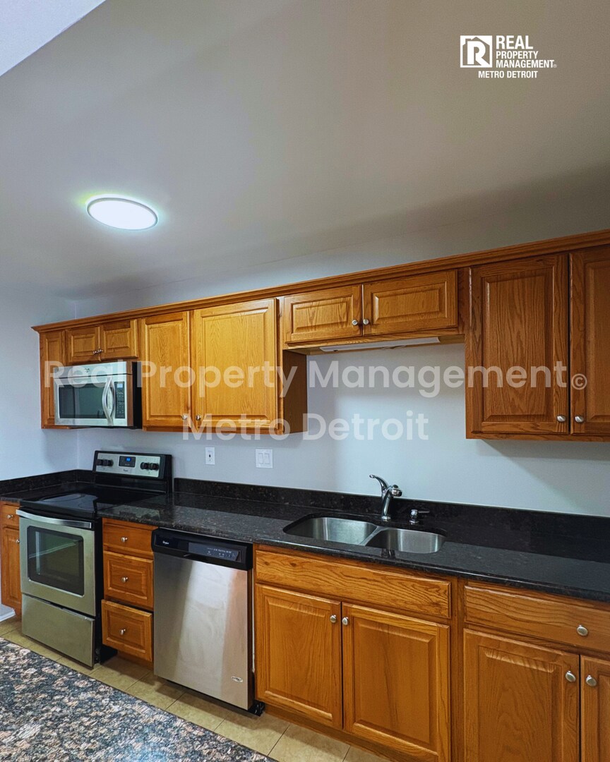 Building Photo - 22108 Dante St