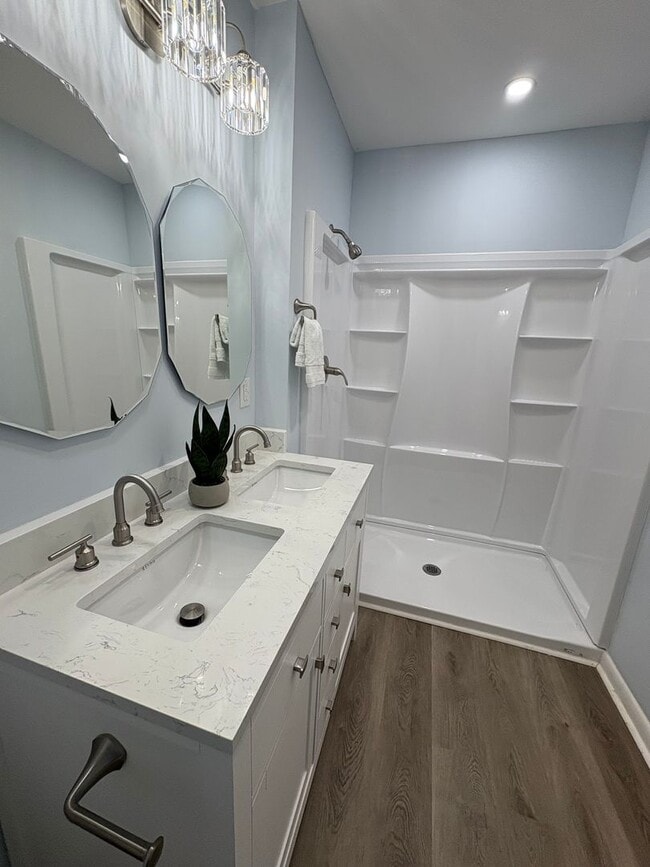 Building Photo - 2510 Lake Ellen Dr