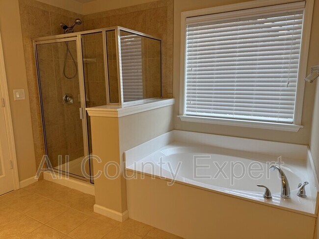 Building Photo - 5005 Shiloh Crossing Way