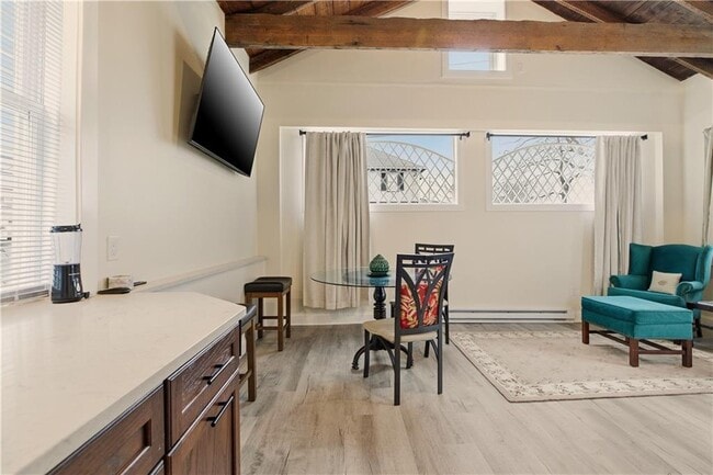 Building Photo - 98 Kay St