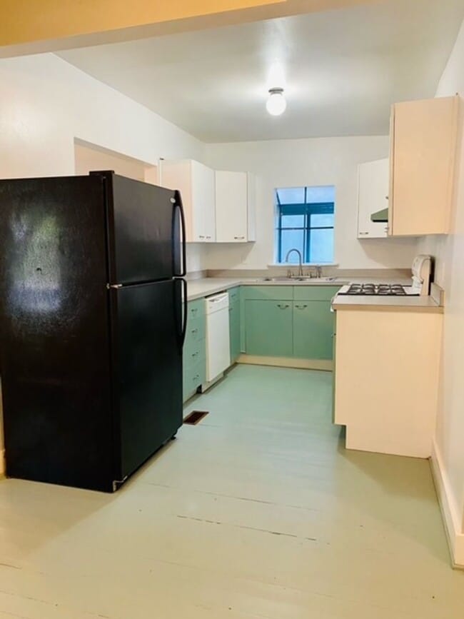 Building Photo - Two Bedroom Home - Folly Beach!