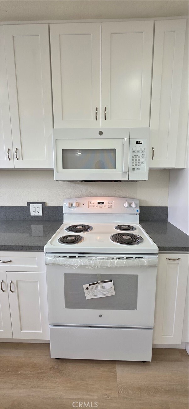 Building Photo - 2838 E 4th St