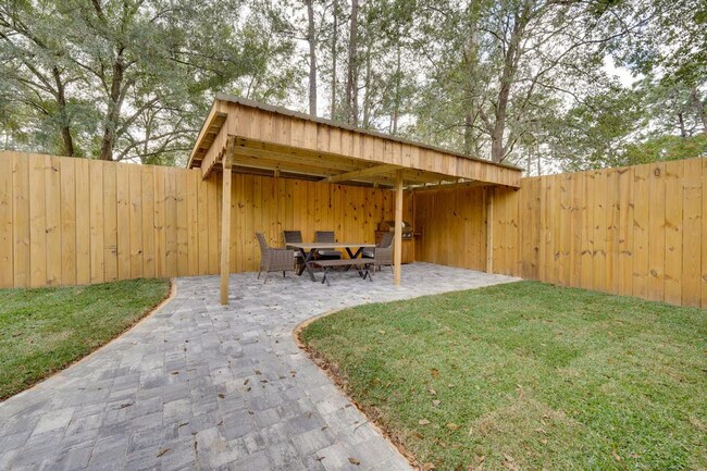 Building Photo - 224 E Kelly Park Rd