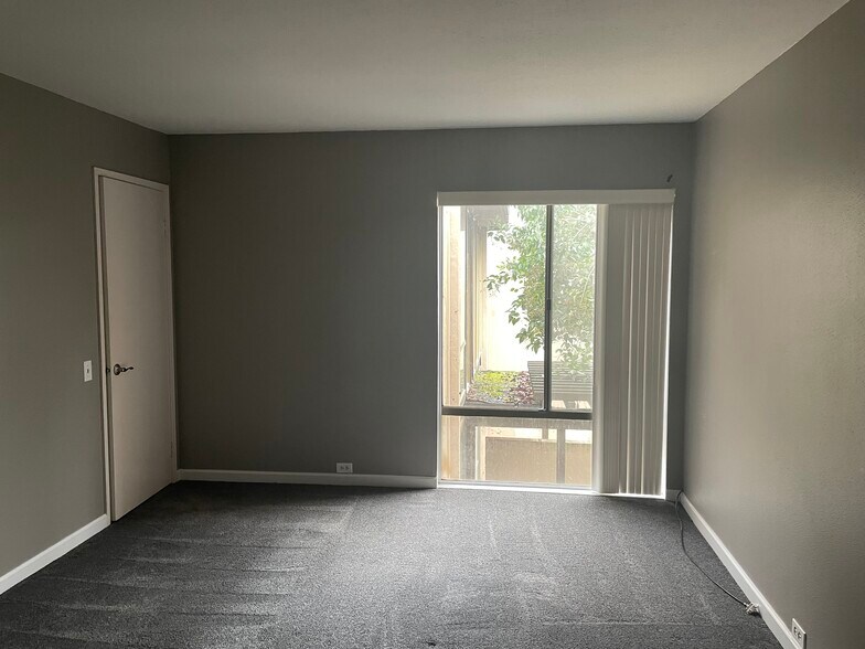 Building Photo - 2292 Woodside Ln