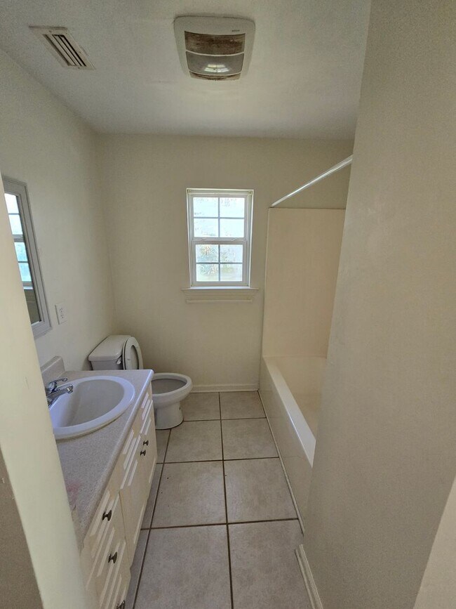 Building Photo - P735