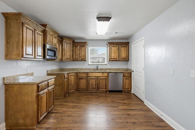 Building Photo - Step into comfort and modern convenience with this charming 3-bedroom, 2-bathroom home in Sherman...