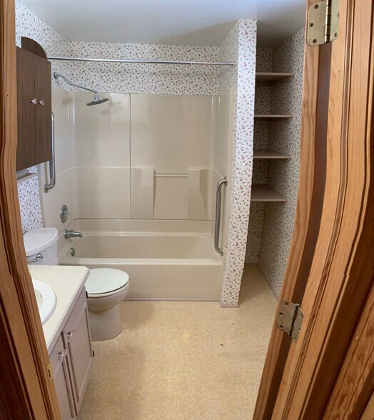 Building Photo - 43 Commons Dr