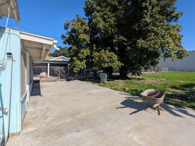 Building Photo - Charming Newly Remodeled 2-Bedroom Home