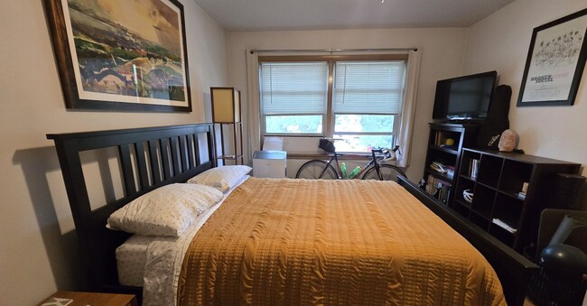 Building Photo - 4112 N Kedvale Ave