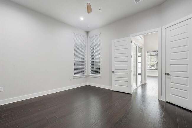 Building Photo - 4213 Elevator Dr
