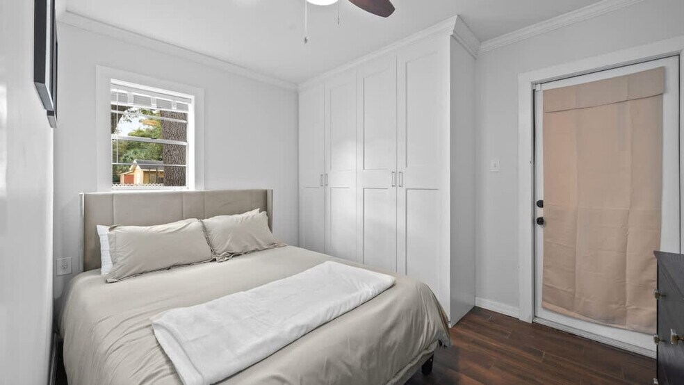 Building Photo - 720 1/2 W Woodlawn Ave