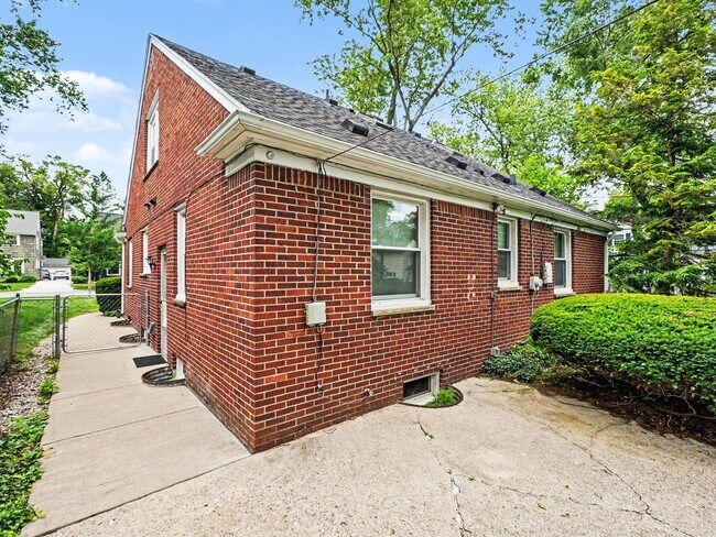 Building Photo - 1616 Morton Ave