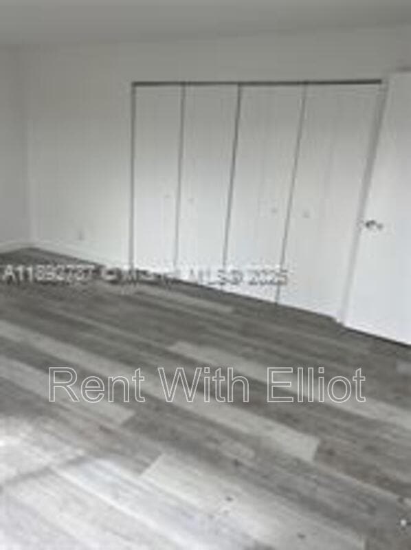 Building Photo - 500 NE 2nd St