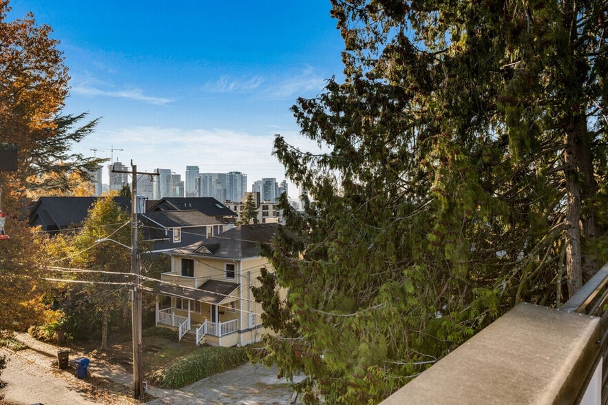 Building Photo - 764A Belmont Pl E