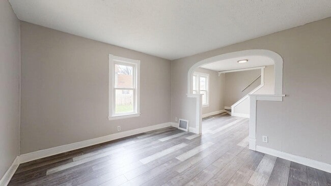 Building Photo - Lorain 2 Bedroom Single Family Home