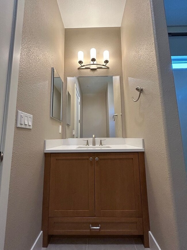 Building Photo - 3 Bedroom 2 Bathroom Luxury 55+ Living in Twin Oaks