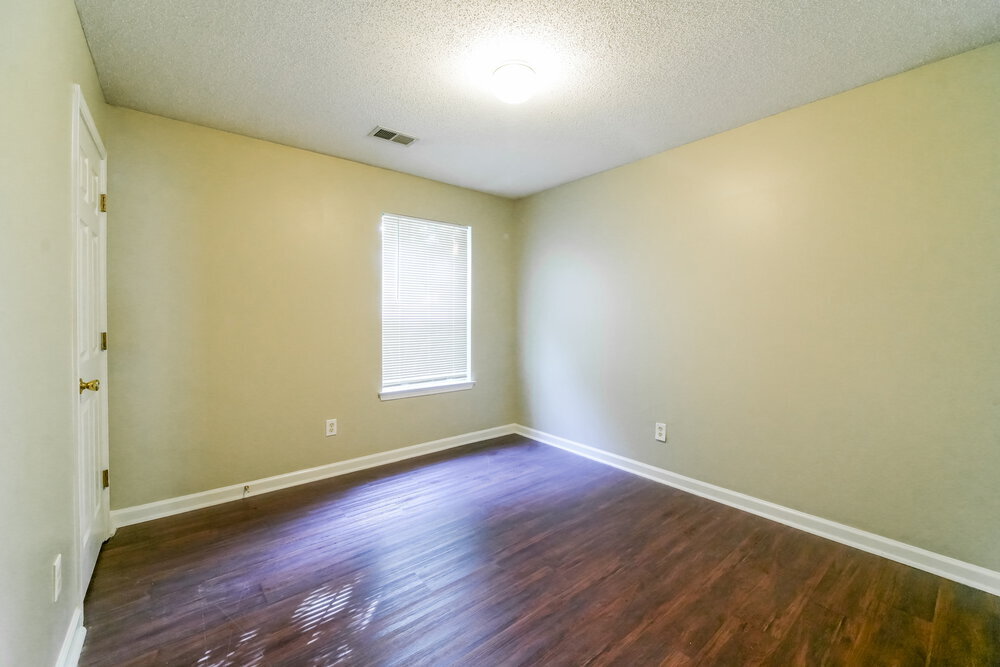 Building Photo - 1214 Foxwood Dr
