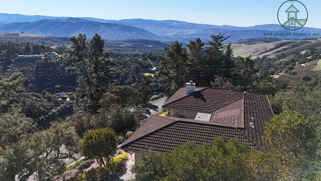 Building Photo - Impeccable Laureles Grade Estate Property with Valley Views