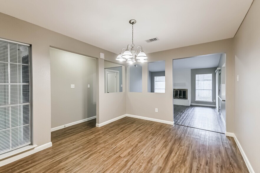 Building Photo - 26 W Broken Oak