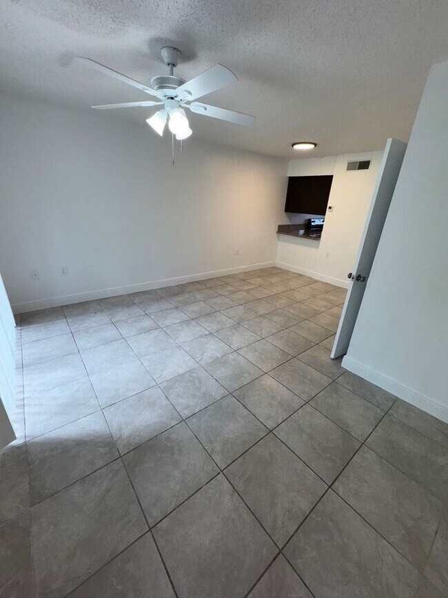 Building Photo - 1193 Bentley Rd