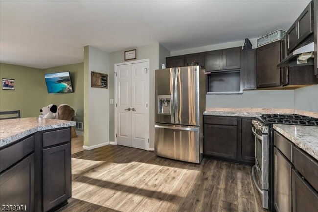 Building Photo - 153 Stag Hill Rd