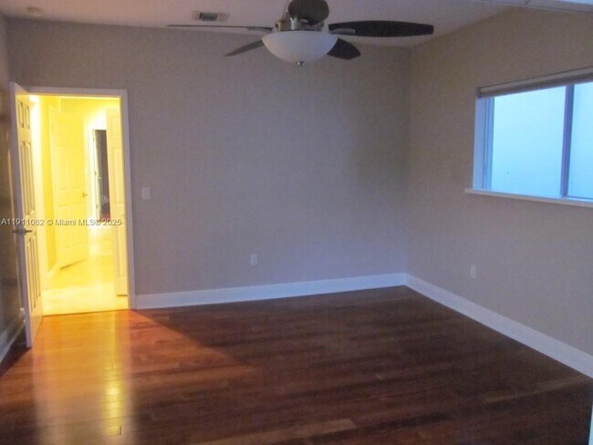 Building Photo - 2920 Catalina St