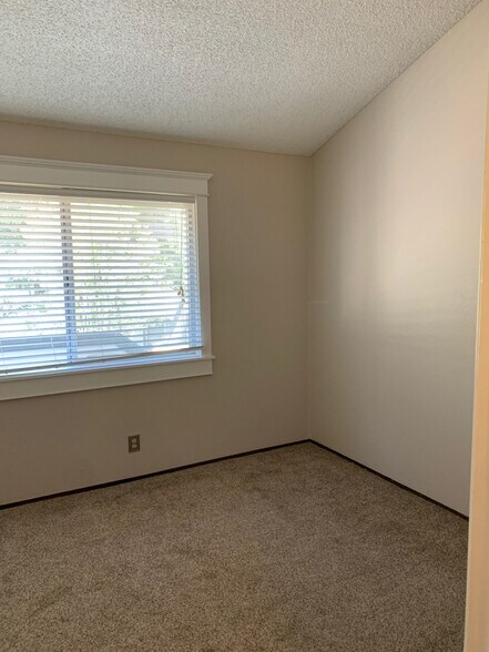 Guest Bedroom - 1400 Bowe Ave