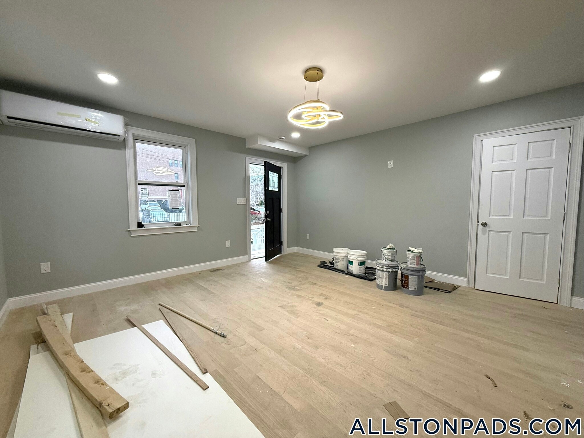 Building Photo - 8 Brentwood St