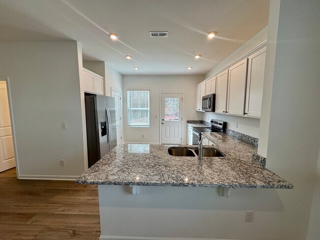 Building Photo - 4BR/2.5BA Two Car Garage in Element Park