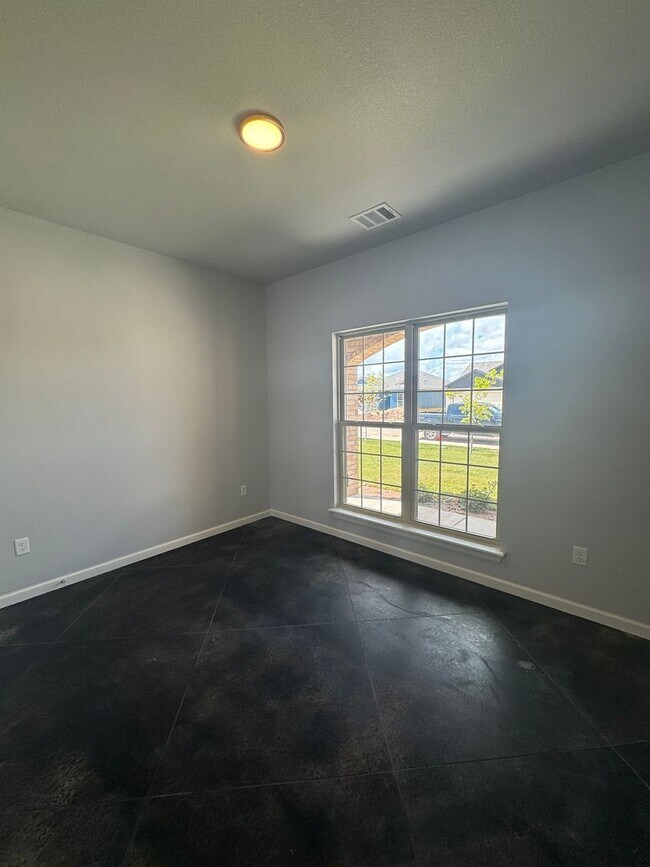 Building Photo - New built located in Beacon Pointe area!!!...
