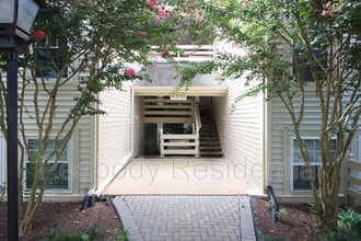 Building Photo - 2233 Lovedale Ln