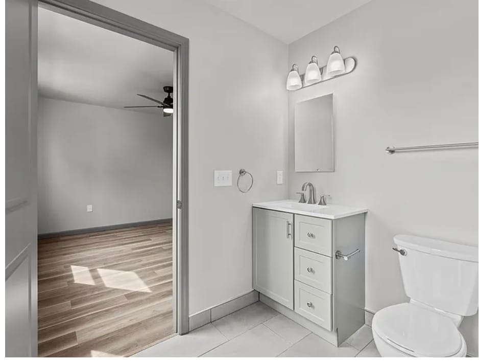 Building Photo - 22 Mayflower St