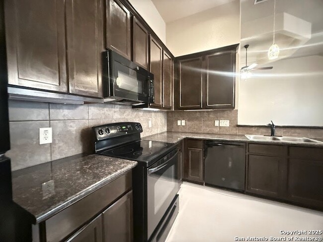 Building Photo - 254 Rosalie Dr