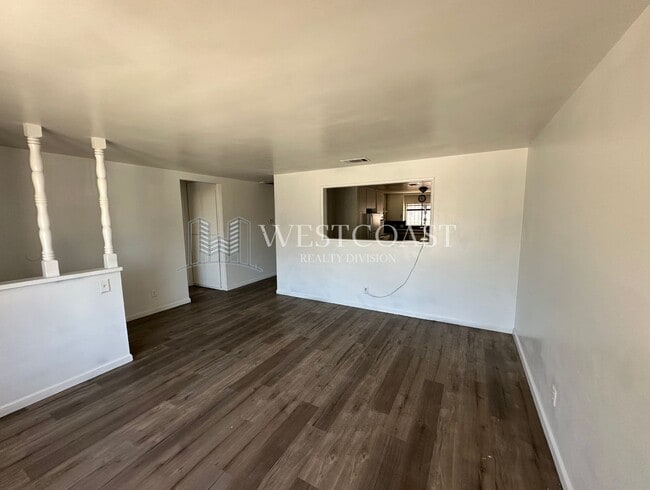 Building Photo - Highland