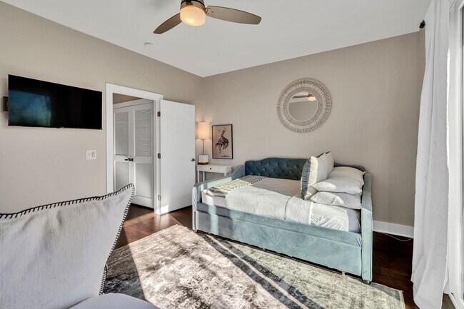 Building Photo - Nashville Skyline Retreat