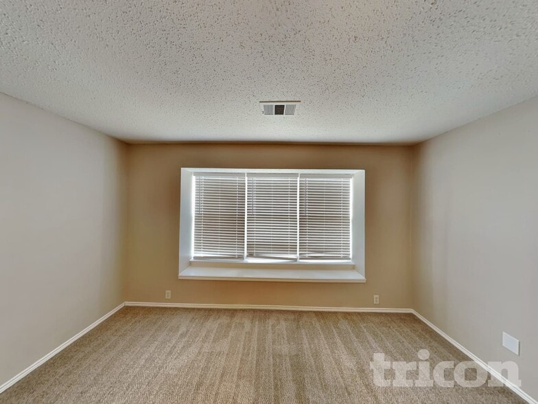 Building Photo - 1619 Columbia Dr