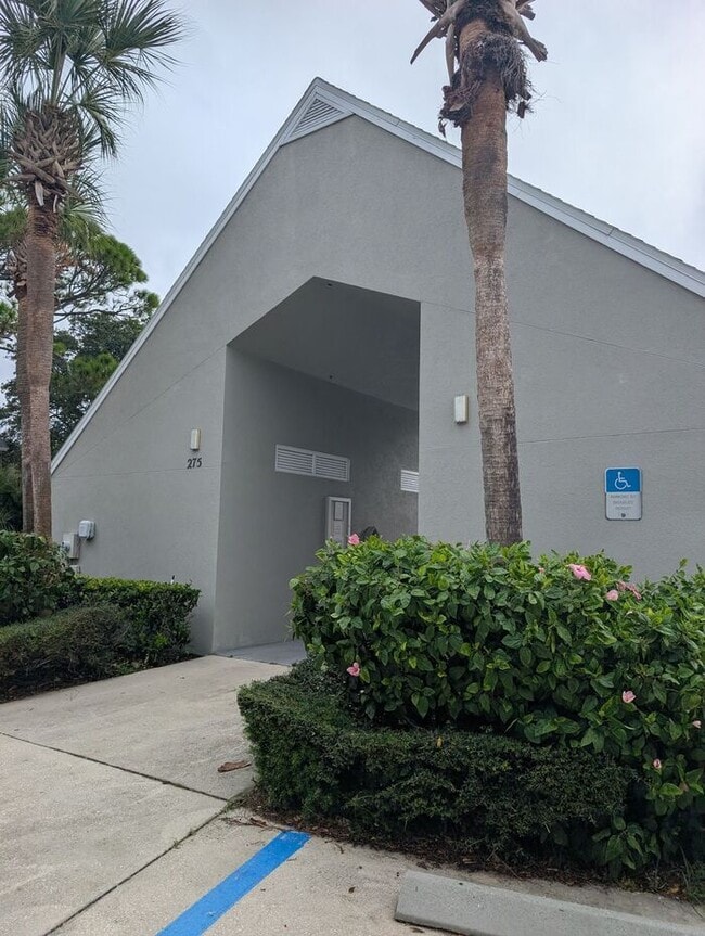 Building Photo - 108 N Lake Cir