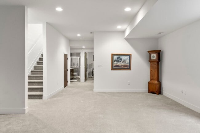 Building Photo - Modern 4BR/3.5BA Duplex with Finished Base...