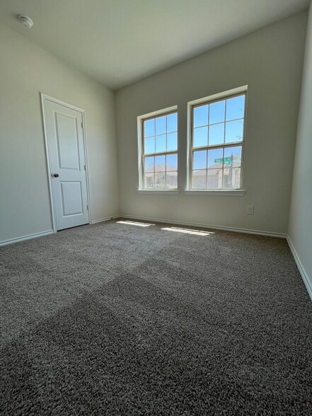Building Photo - 3904 Malachite Dr