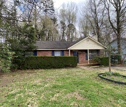 Building Photo - Great, 3-bed / 2 full bath location off th...