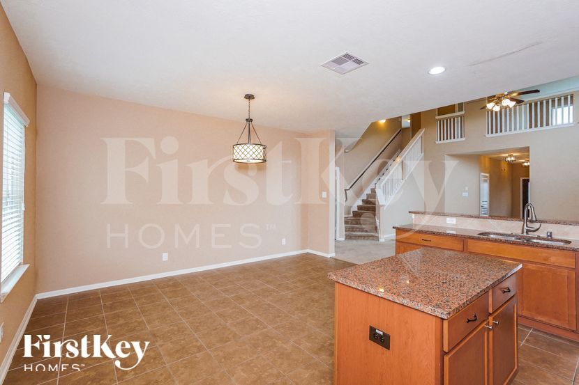 Building Photo - 3 Garden Ridge Ct