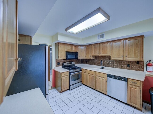 Building Photo - 26 White Swan Way