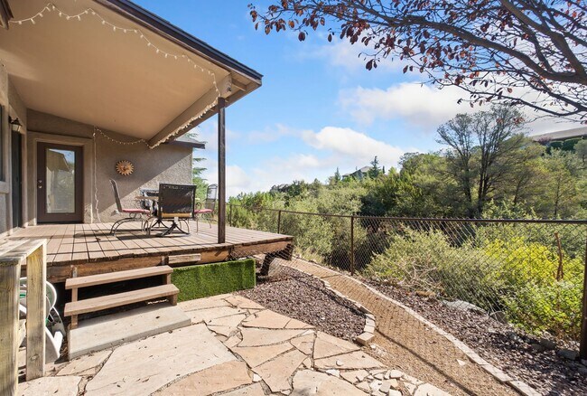 Building Photo - Charming 3 Bedroom + Bonus Room in Eagle R...