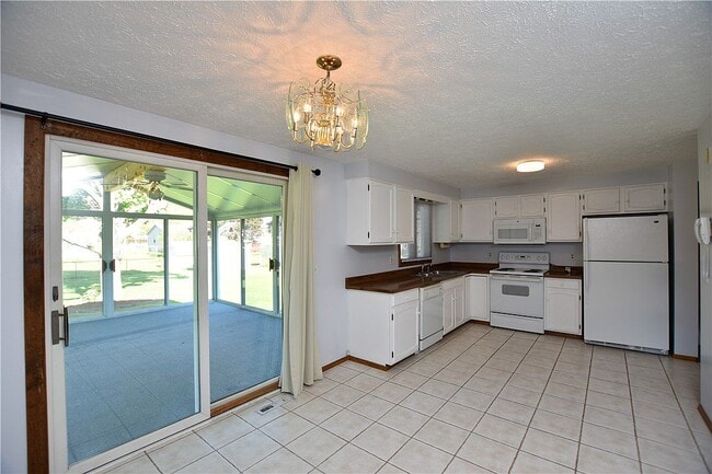 Building Photo - 106 Castle Grove Dr