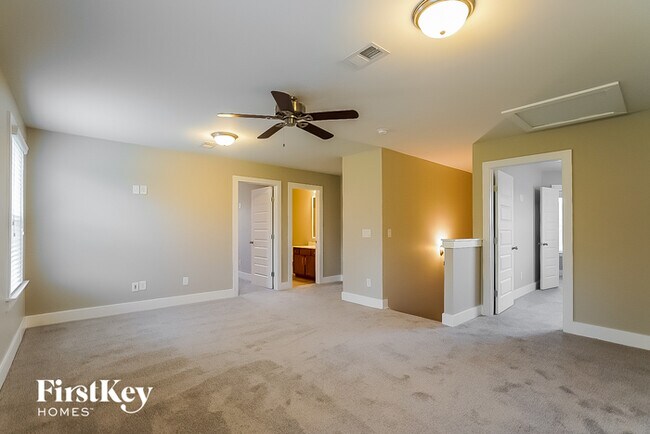 Building Photo - 357 Lola Ln