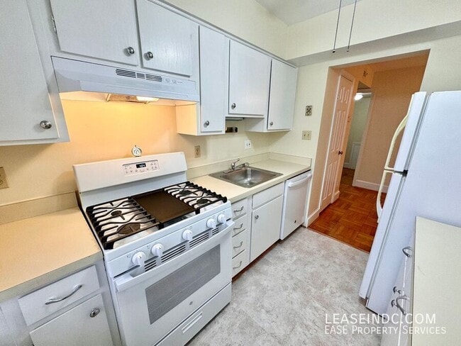 Building Photo - 2721 Ordway St NW