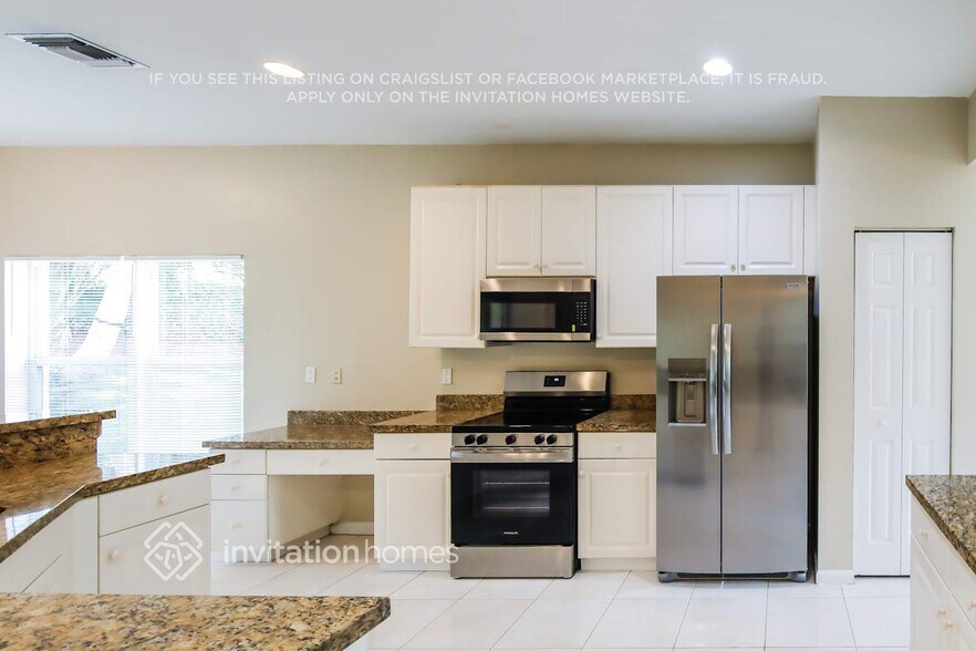 Building Photo - 6625 NW 113th Way