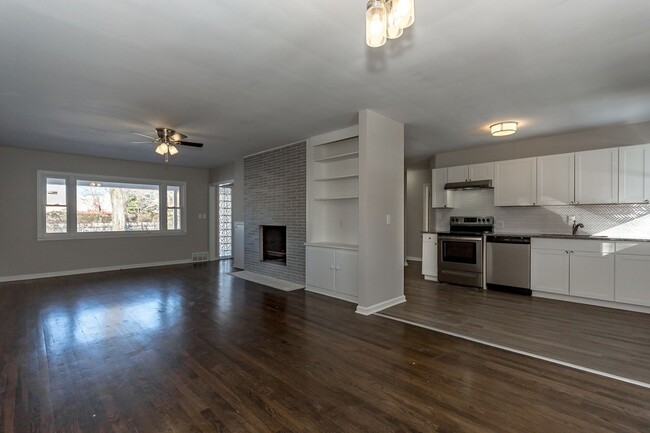 Building Photo - COMING SOON: Beautiful and Renovated Property in Raytown!