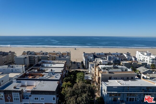 Building Photo - 20 Ketch St